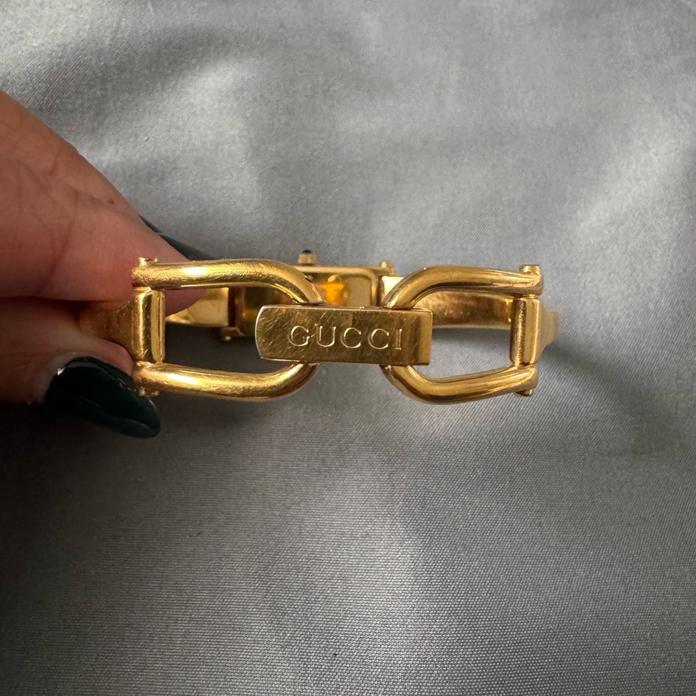 Gucci 1500L Bangle Watch - gold and black - Picture 4 of 9